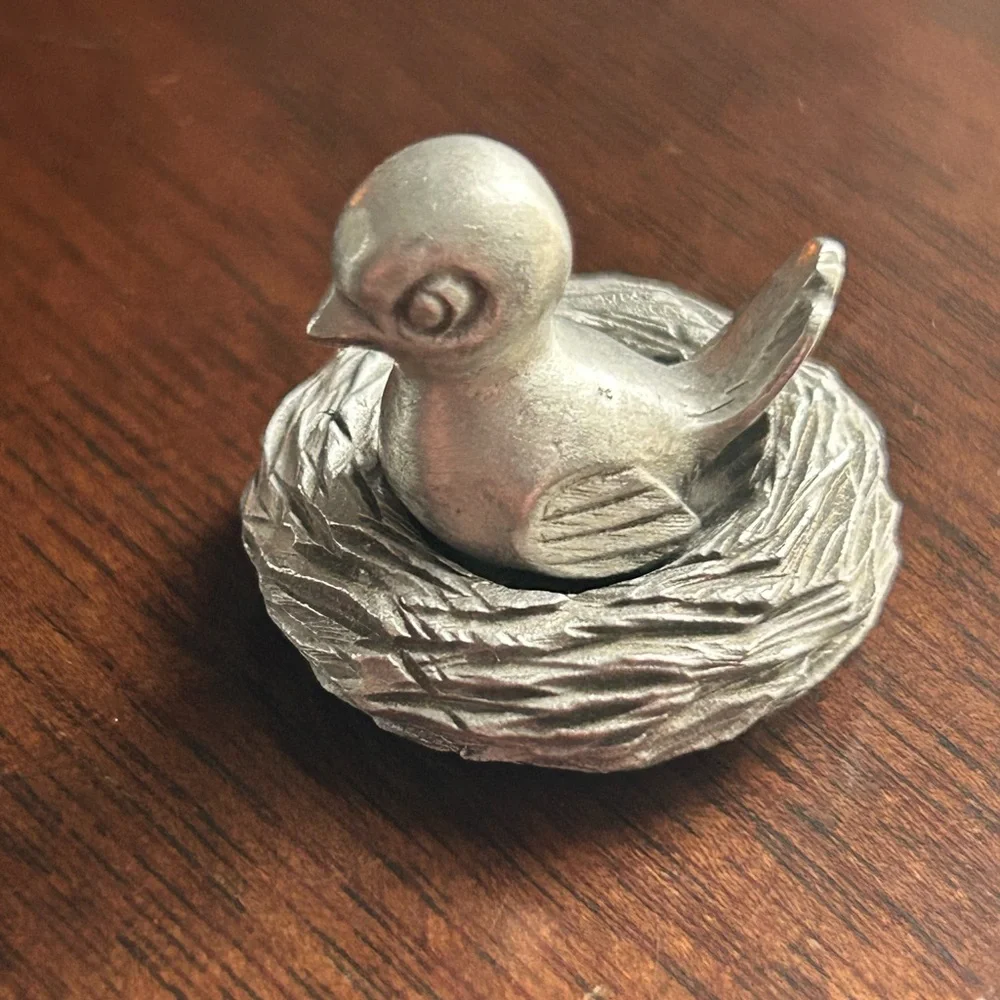 Pewter Vintage Pewter Co. Winged M Bird Silver Bird Figurine in Nest 🪹 adorable